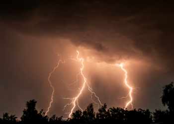 Blitzeinschlag sorgt für Chaos im deutschen Bahnverkehr
