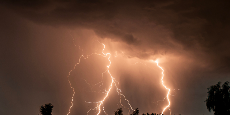 Blitzeinschlag sorgt für Chaos im deutschen Bahnverkehr